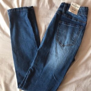 Bluenotes medium wash skinny jeans!